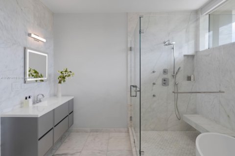 House in Miami Beach, Florida 4 bedrooms, 393.63 sq.m. № 1955011 - photo 17
