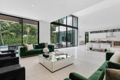 House in Miami Beach, Florida 4 bedrooms, 393.63 sq.m. № 1955011 - photo 2