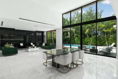 House in Miami Beach, Florida 4 bedrooms, 393.63 sq.m. № 1955011 - photo 6