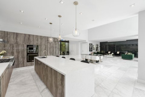 House in Miami Beach, Florida 4 bedrooms, 393.63 sq.m. № 1955011 - photo 7