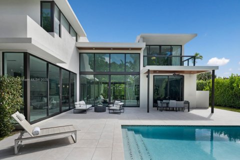 House in Miami Beach, Florida 4 bedrooms, 393.63 sq.m. № 1955011 - photo 24