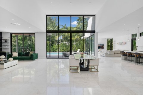 House in Miami Beach, Florida 4 bedrooms, 393.63 sq.m. № 1955011 - photo 4