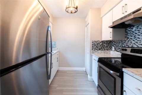 Condominio en venta en Tampa, Florida, 2 dormitorios, 81.85 m2 № 1801742 - foto 15