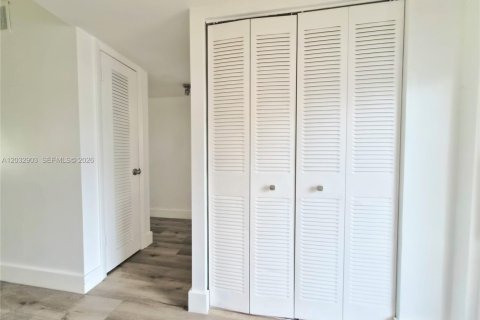 Condominio en venta en Sunrise, Florida, 1 dormitorio, 57.6 m2 № 2153730 - foto 3