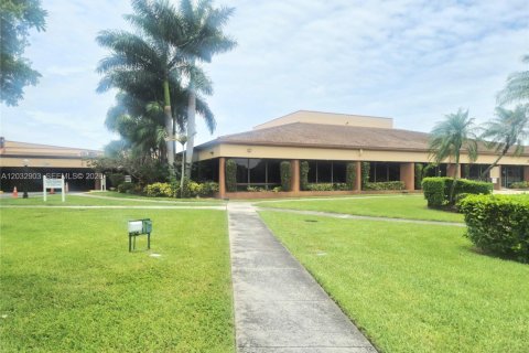 Condominio en venta en Sunrise, Florida, 1 dormitorio, 57.6 m2 № 2153730 - foto 16