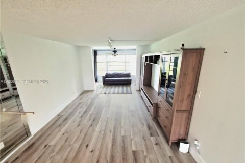 Condominio en venta en Sunrise, Florida, 1 dormitorio, 57.6 m2 № 2153730 - foto 12
