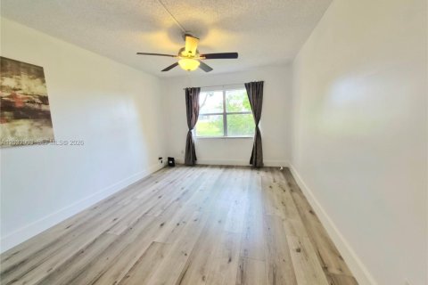 Condominio en venta en Sunrise, Florida, 1 dormitorio, 57.6 m2 № 2153730 - foto 5