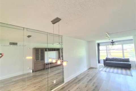 Condominio en venta en Sunrise, Florida, 1 dormitorio, 57.6 m2 № 2153730 - foto 11