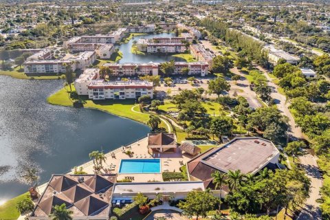 Condominio en Sunrise, Florida, 1 dormitorio № 2153730