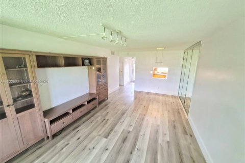 Condominio en venta en Sunrise, Florida, 1 dormitorio, 57.6 m2 № 2153730 - foto 9