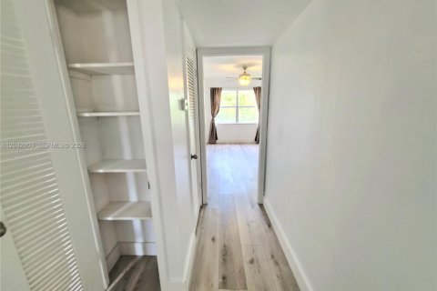 Condominio en venta en Sunrise, Florida, 1 dormitorio, 57.6 m2 № 2153730 - foto 4