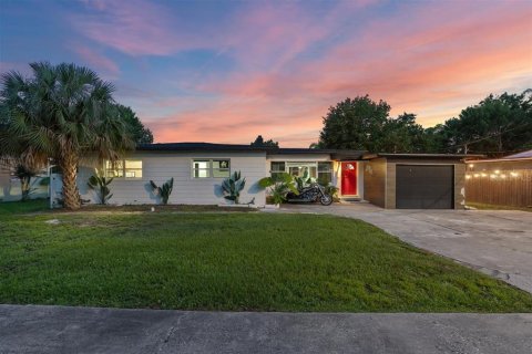Villa ou maison à Orlando, Floride 4 chambres, 130.53 m2 № 2388549