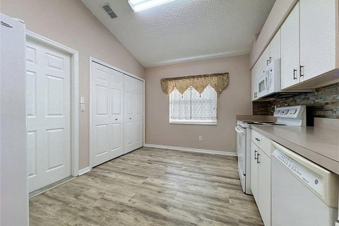 Villa ou maison à vendre à Clermont, Floride: 2 chambres, 139.17 m2 № 2419686 - photo 12