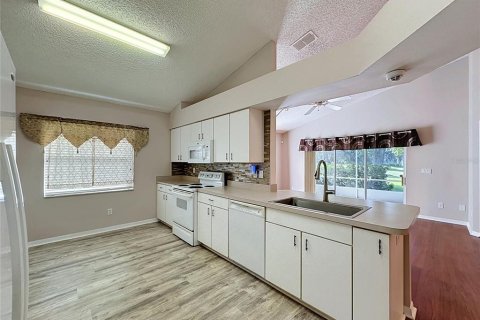 Villa ou maison à vendre à Clermont, Floride: 2 chambres, 139.17 m2 № 2419686 - photo 10
