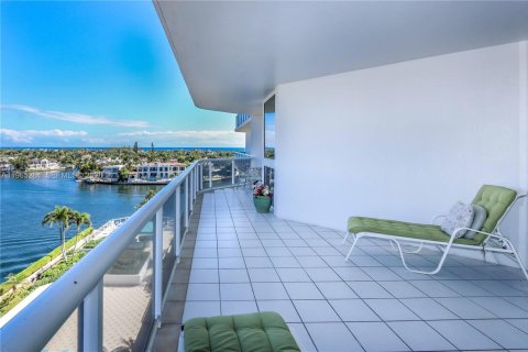 Condo in Aventura, Florida, 2 bedrooms № 2027128 - photo 14