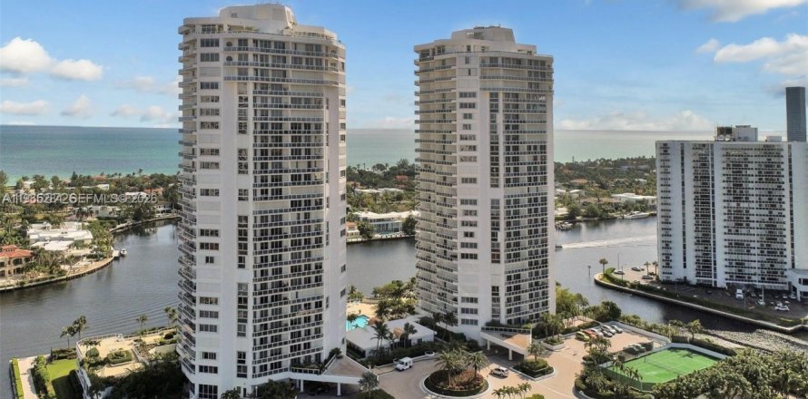 Condo in Aventura, Florida, 2 bedrooms № 2027128