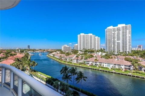 Condo in Aventura, Florida, 2 bedrooms № 2027128 - photo 26