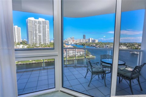 Condo in Aventura, Florida, 2 bedrooms № 2027128 - photo 16