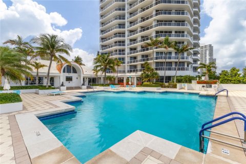 Condo in Aventura, Florida, 2 bedrooms № 2027128 - photo 29