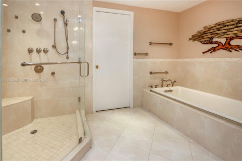 Condo in Aventura, Florida, 2 bedrooms № 2027128 - photo 18