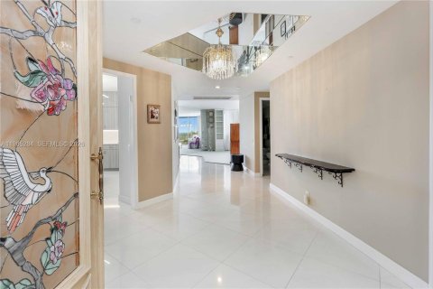 Condo in Aventura, Florida, 2 bedrooms № 2027128 - photo 23