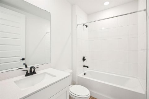 Casa en venta en Zephyrhills, Florida, 5 dormitorios, 283.44 m2 № 2119112 - foto 26