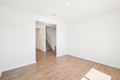 Casa en venta en Zephyrhills, Florida, 5 dormitorios, 283.44 m2 № 2119112 - foto 24