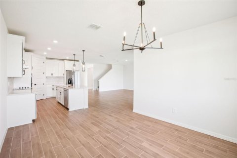 Casa en venta en Zephyrhills, Florida, 5 dormitorios, 283.44 m2 № 2119112 - foto 13
