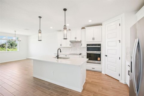 Casa en venta en Zephyrhills, Florida, 5 dormitorios, 283.44 m2 № 2119112 - foto 16