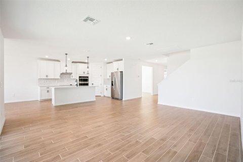 Casa en venta en Zephyrhills, Florida, 5 dormitorios, 283.44 m2 № 2119112 - foto 8