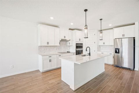 Casa en venta en Zephyrhills, Florida, 5 dormitorios, 283.44 m2 № 2119112 - foto 14