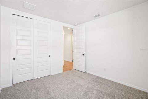 Casa en venta en Zephyrhills, Florida, 5 dormitorios, 283.44 m2 № 2119112 - foto 30