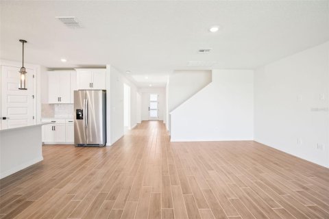 Casa en venta en Zephyrhills, Florida, 5 dormitorios, 283.44 m2 № 2119112 - foto 9