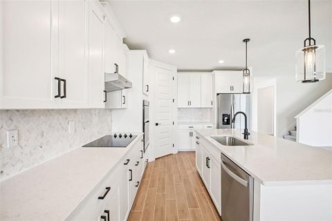 Casa en venta en Zephyrhills, Florida, 5 dormitorios, 283.44 m2 № 2119112 - foto 18
