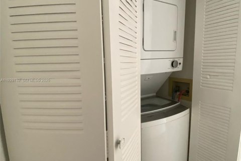 Condo in Miramar, Florida, 2 bedrooms  № 2039972 - photo 7