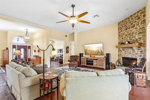 Villa ou maison à vendre à Sorrento, Floride: 5 chambres, 378.11 m2 № 2388746 - photo 7