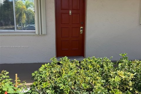 Купить кондоминиум в Лодерхилл, Флорида 2 спальни, 99.41м2, № 1962943 - фото 2