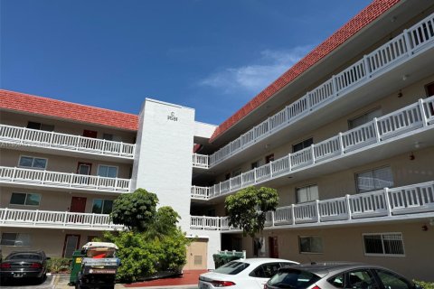 Купить кондоминиум в Лодерхилл, Флорида 2 спальни, 99.41м2, № 1962943 - фото 4