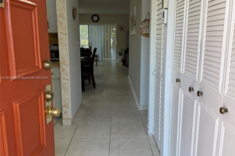 Купить кондоминиум в Лодерхилл, Флорида 2 спальни, 99.41м2, № 1962943 - фото 7