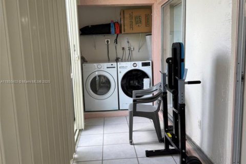 Купить кондоминиум в Лодерхилл, Флорида 2 спальни, 99.41м2, № 1962943 - фото 25