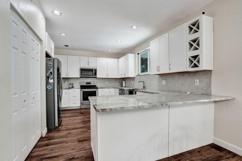 Villa ou maison à vendre à Coral Springs, Floride: 4 chambres, 268.67 m2 № 2397860 - photo 12