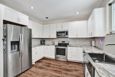 Villa ou maison à vendre à Coral Springs, Floride: 4 chambres, 268.67 m2 № 2397860 - photo 14