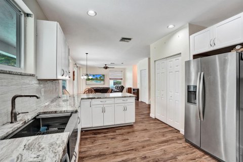 Villa ou maison à vendre à Coral Springs, Floride: 4 chambres, 268.67 m2 № 2397860 - photo 18