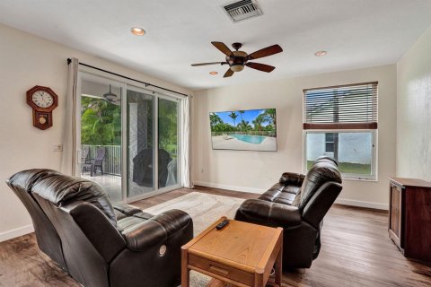 Villa ou maison à vendre à Coral Springs, Floride: 4 chambres, 268.67 m2 № 2397860 - photo 21