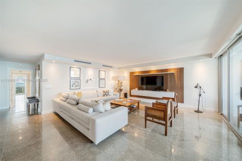 Снять в аренду кондоминиум в Ки-Бискейн, Флорида 2 спальни, 174.19м2, № 2034372 - фото 3