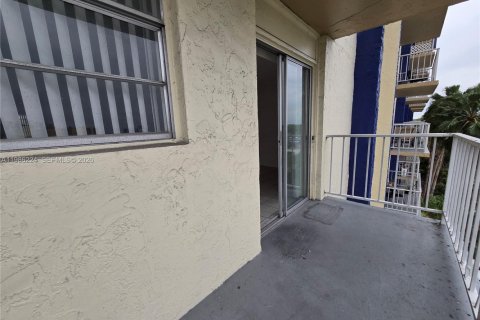 Copropriété à louer à Miami, Floride: 1 chambre, 56.21 m2 № 2047972 - photo 15