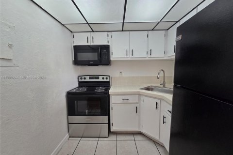 Copropriété à louer à Miami, Floride: 1 chambre, 56.21 m2 № 2047972 - photo 4