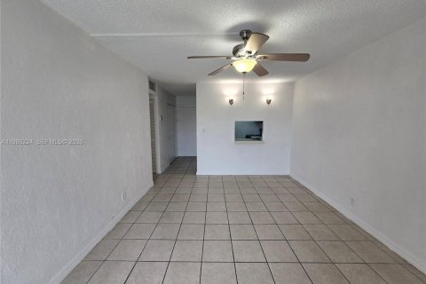 Copropriété à louer à Miami, Floride: 1 chambre, 56.21 m2 № 2047972 - photo 2
