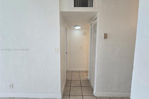 Copropriété à louer à Miami, Floride: 1 chambre, 56.21 m2 № 2047972 - photo 6