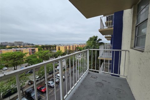 Copropriété à louer à Miami, Floride: 1 chambre, 56.21 m2 № 2047972 - photo 14